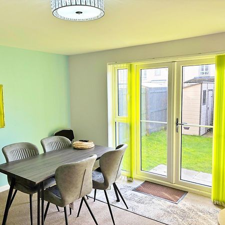 Villa 3 Bed House With Parking Near Airport EDI Exterior foto