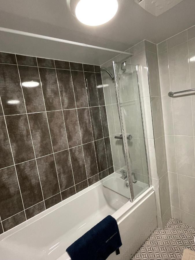 Villa 3 Bed House With Parking Near Airport EDI Exterior foto