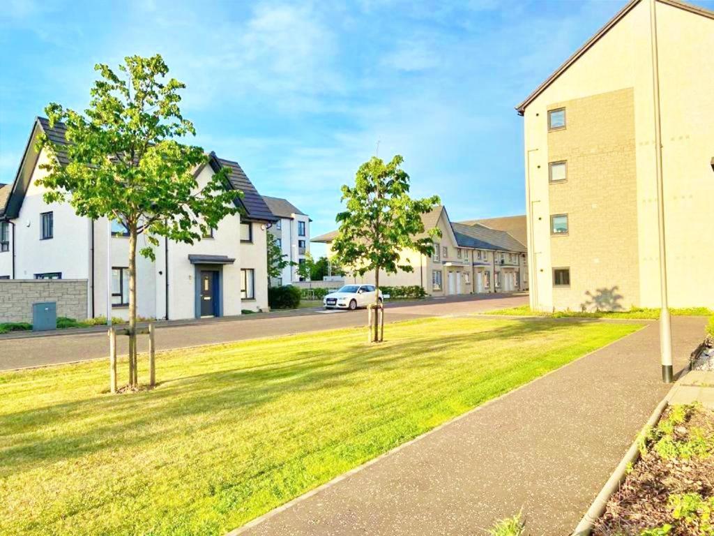 Villa 3 Bed House With Parking Near Airport EDI Exterior foto