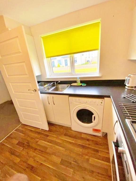 Villa 3 Bed House With Parking Near Airport EDI Exterior foto