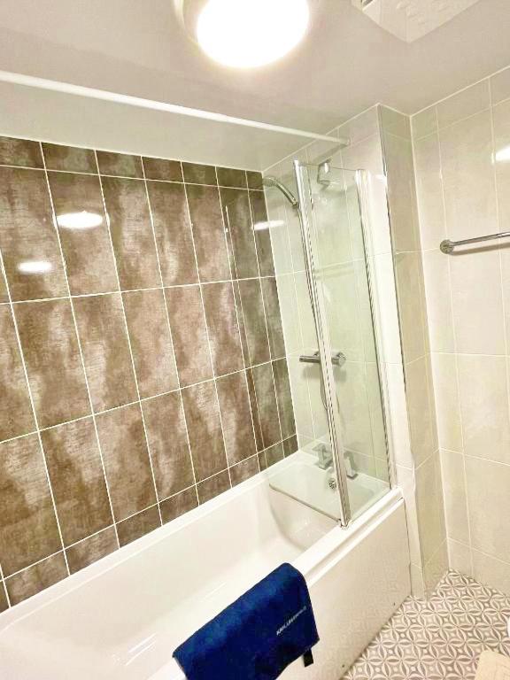 Villa 3 Bed House With Parking Near Airport EDI Exterior foto